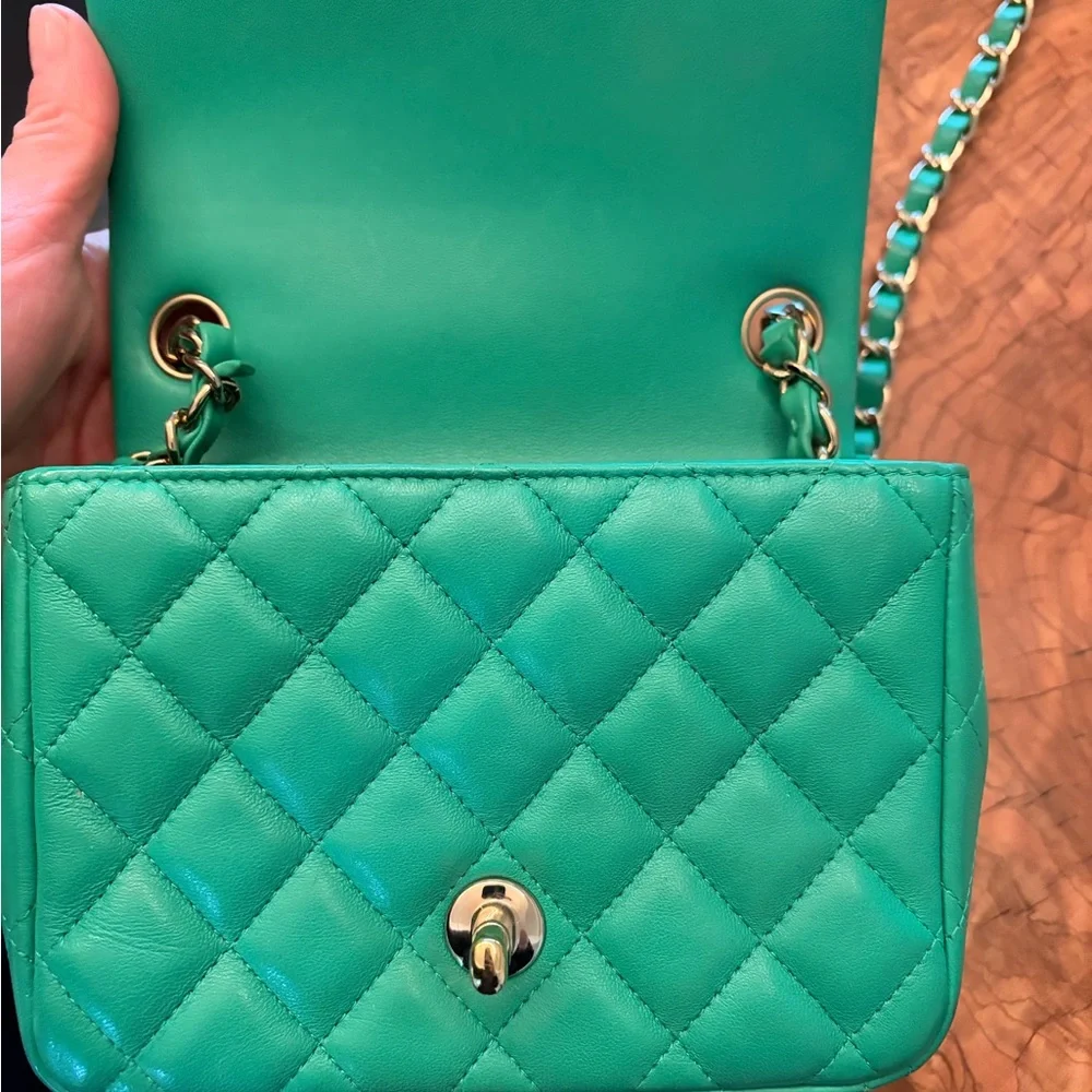 CHANEL 💯 Authentic Emerald Green Quilted Mini Flap Bag with Silver Hardware rare - Picture 5 of 16